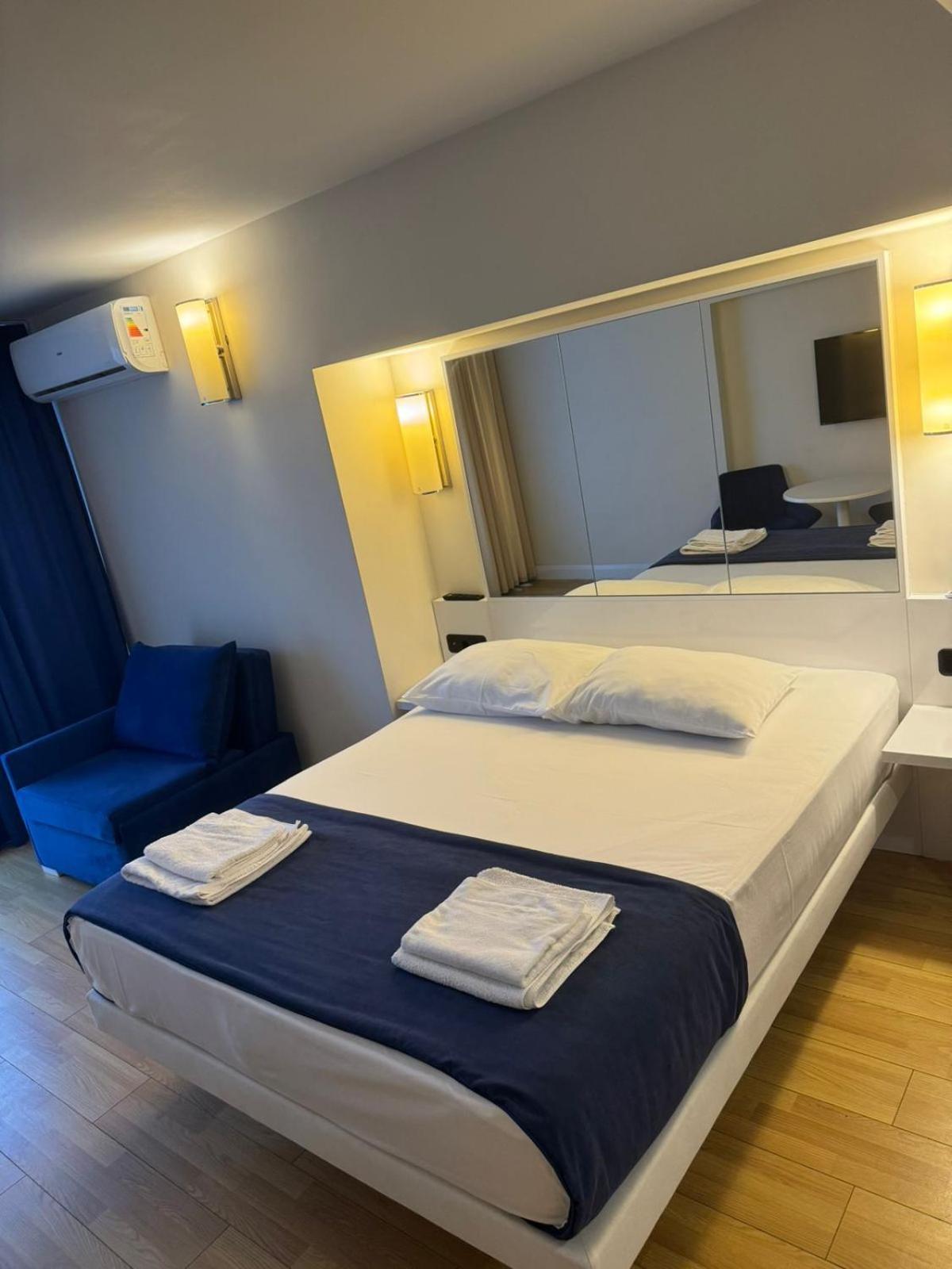 Lux Apart Hotel 555 Batumi Zimmer foto