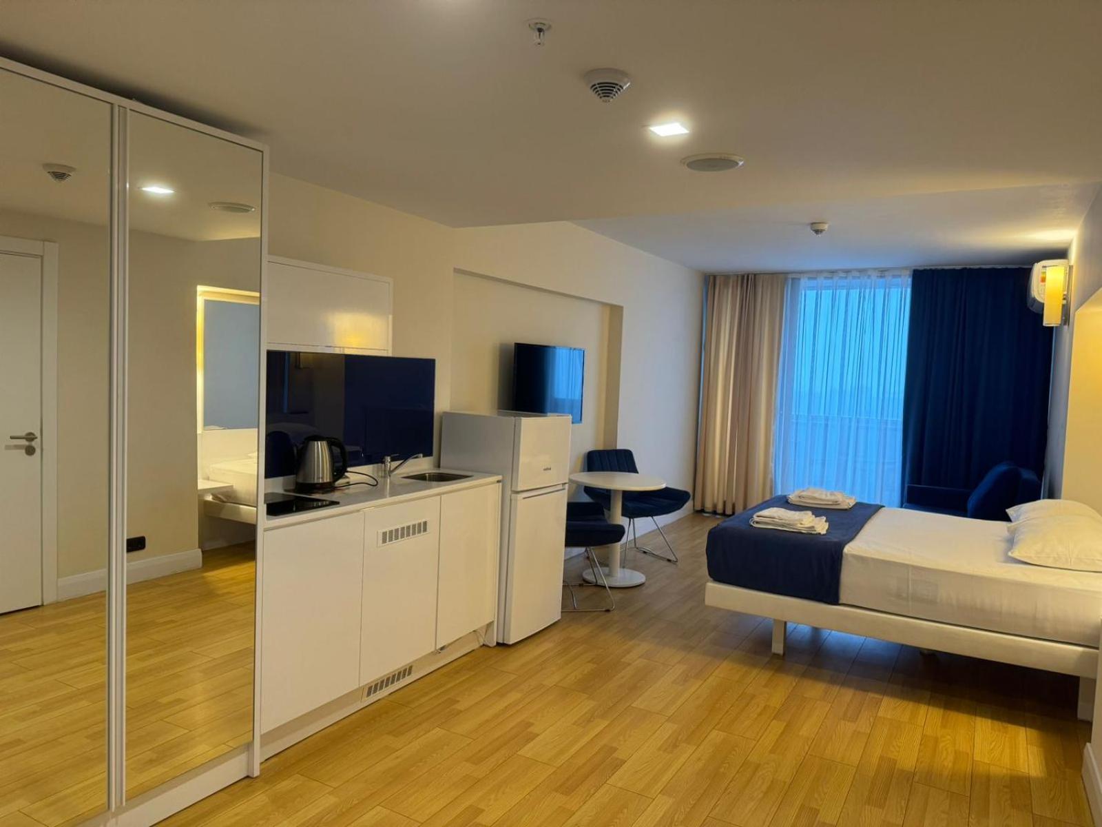 Lux Apart Hotel 555 Batumi Zimmer foto