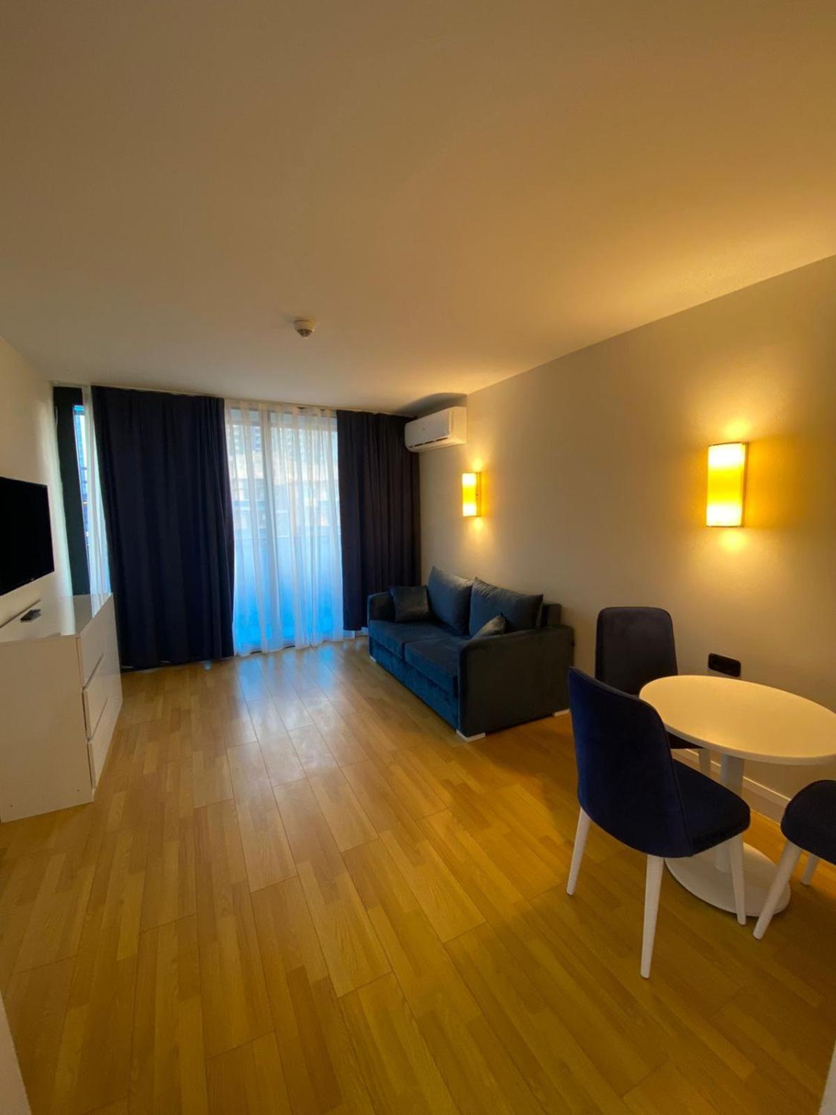 Lux Apart Hotel 555 Batumi Zimmer foto