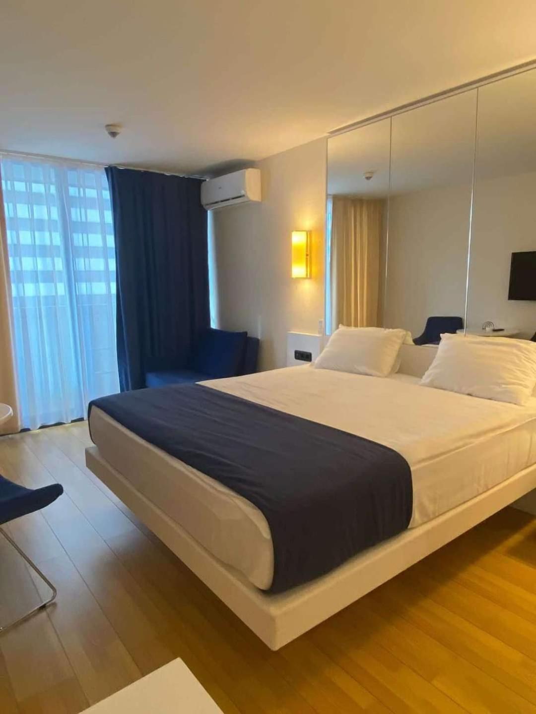 Lux Apart Hotel 555 Batumi Exterior foto