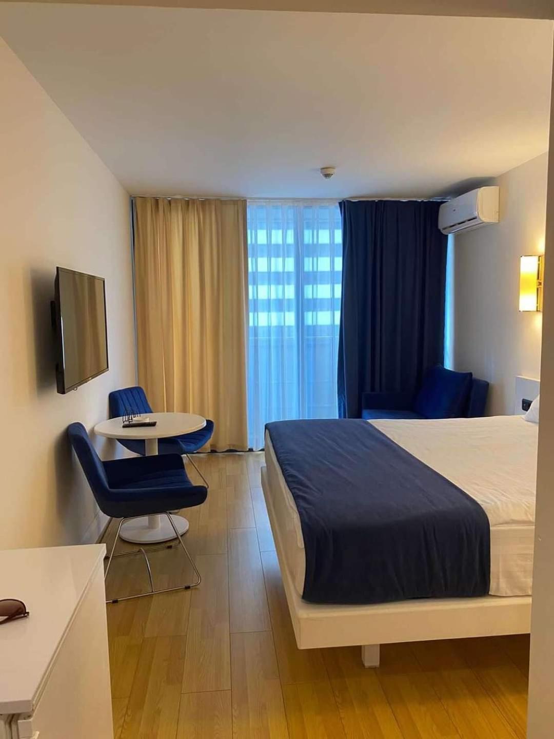 Lux Apart Hotel 555 Batumi Zimmer foto